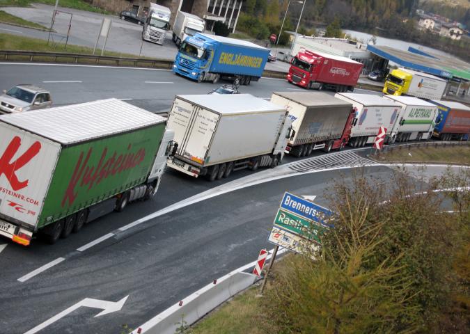 L'AUSTRIA FILTRA I TIR AL BRENNERO: QUANTO CI COSTA LA LINEA DI VIENNA?