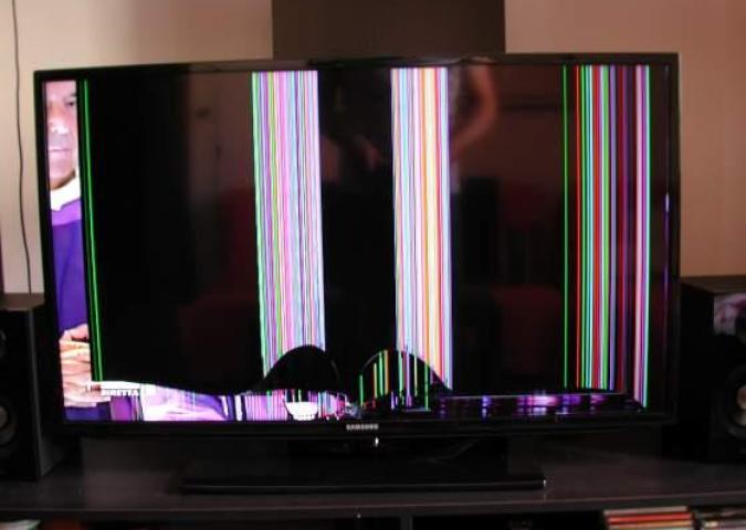 IL TV COMPRATO ON LINE ARRIVA ROTTO: COME PRESENTARE RECLAMO?