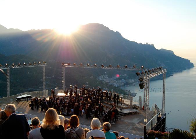 LA COSTIERA AMALFITANA SI RIACCENDE: MUSICA E COLORI CON IL RAVELLO FESTIVAL