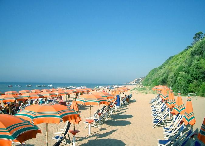 Estate: parte  il 5 agosto la campagna contro la plastica sulle spiagge. L'intervista al ministro dell’Ambiente e della Tutela del territorio e del Mare Sergio Costa