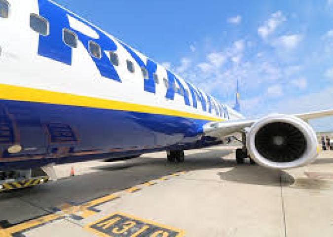 RYANAIR, NOVITA' SUL TROLLEY IN CABINA: MA VALGONO SOLO PER I NUOVI TICKET
