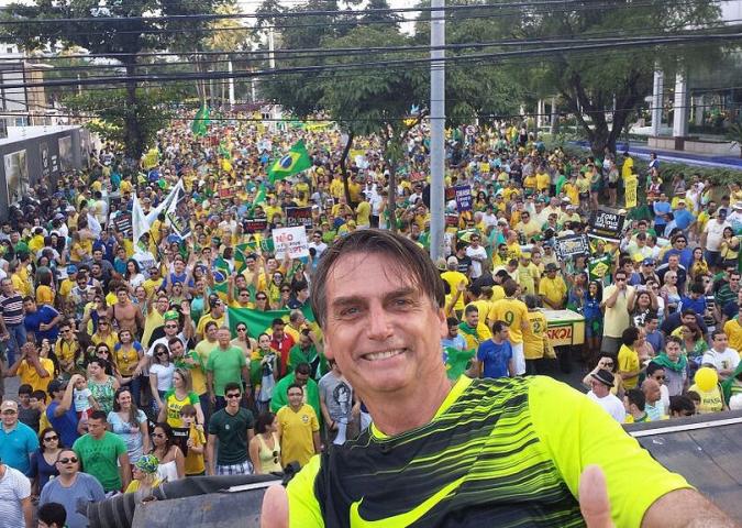JAIR BOLSONARO VINCE AL PRIMO TURNO, L'ONDA POPULISTA ARRIVERA' IN BRASILE?