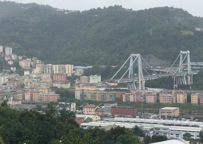 MIGLIAIA IN PIAZZA PER DARE LA SVEGLIA: SONO GLI "OSTAGGI" DELL'EX MORANDI