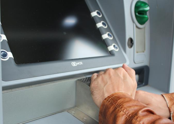 LE BANCHE TRA SPREAD E DOWNGRADE: BOCCIATE AGLI STRESS TEST IN 100 (SU 400)