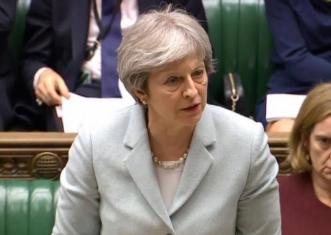 UK nel caos politico: Theresa May rischia di cadere?