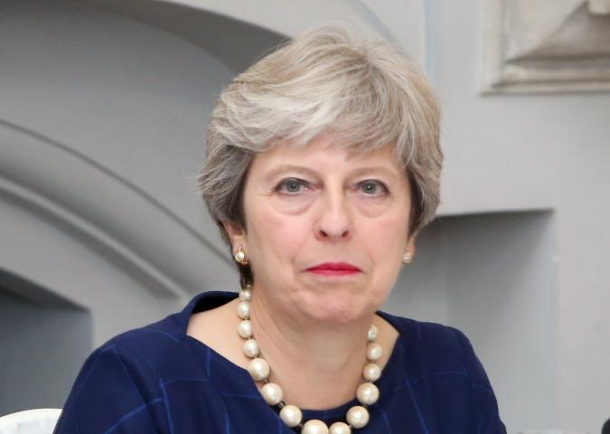 UK: premier May evita la sfiducia ma il futuro resta incerto.