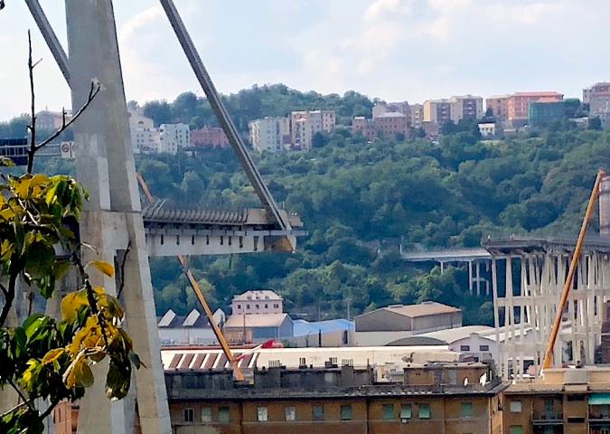 Genova, c'è il decreto per la ricostruzione, dubbi sulla cordata Salini-Fincantieri.