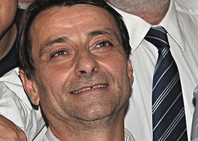 Cesare Battisti ancora in fuga: polizia e avvocati trattano la resa.