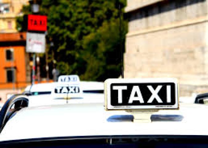 Roma, proteste taxi: traffico in centro in tilt.
