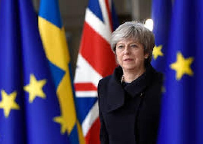 Brexit: Theresa May evita la sfiducia, ma ora il nodo si fa ancora più complicato.