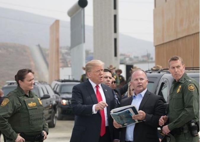 Primo mese di Shutdown, ma continua il braccio di ferro tra Trump e il congresso.