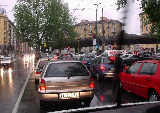 Milano ora vara l'area B. Ecco quali motori sono al bando.