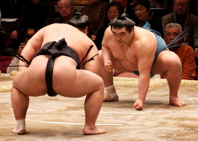 Rivoluzione nel mondo del Sumo: niente più barbe per i lottatori.