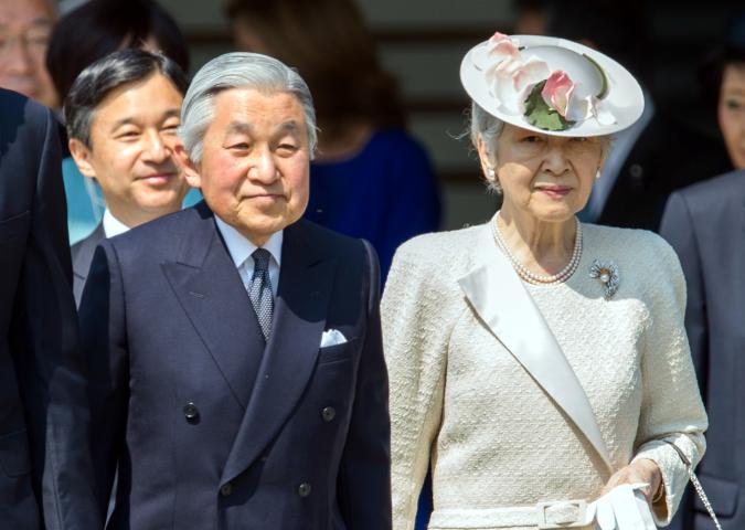 L'imperatore Akihito abdica: è la prima volta negli ultimi 200 anni.