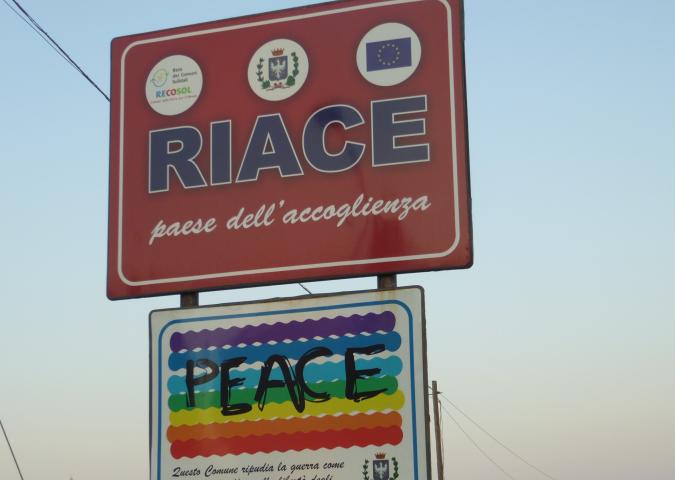 Migranti, la sentenza del Tar: Riace deve restare nello SPRAR.