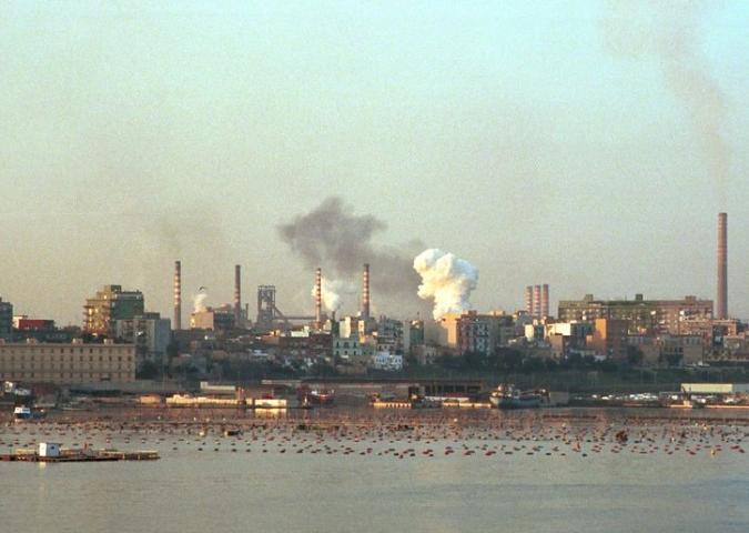 Taranto: record di tumori e malformazioni vicino all'ILVA.