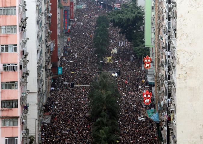 A HONG KONG ALTRA DOMENICA IN PIAZZA: PERCHE' LA PROTESTA NON SI PLACA?