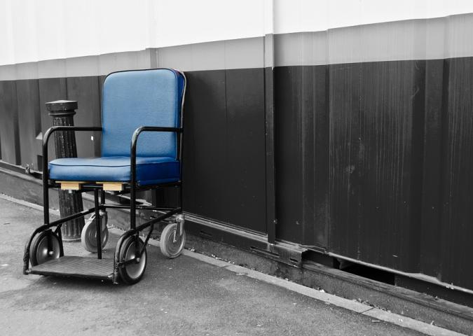 Maltrattamenti in strutture protette, perché tanta cattiveria contro i più deboli?