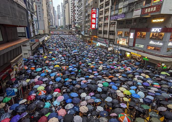 A Hong Kong la rivolta anti-Pechino sfocia nelle urne.