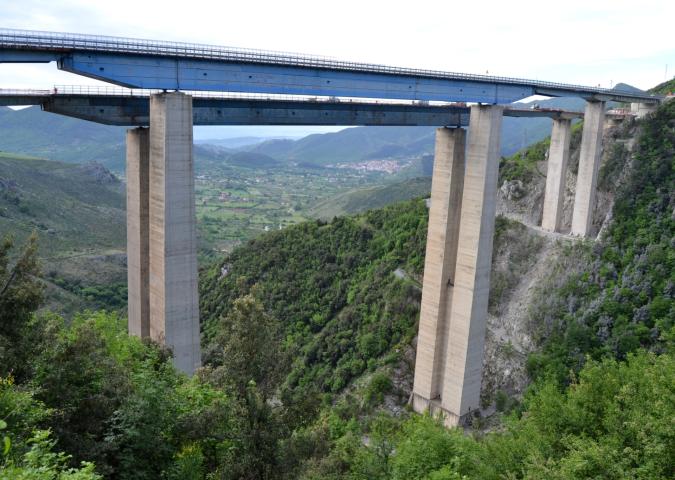 Dopo il crollo dell'A6 e la chiusura della A26, si riaccende l'allarme sulla sicurezza dei viadotti.