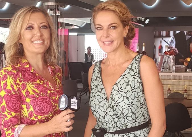 Dal burraco alle poesie della grande Alda Merini. Venezia 77 ci regala una chiacchierata con la vulcanica Claudia Gerini.