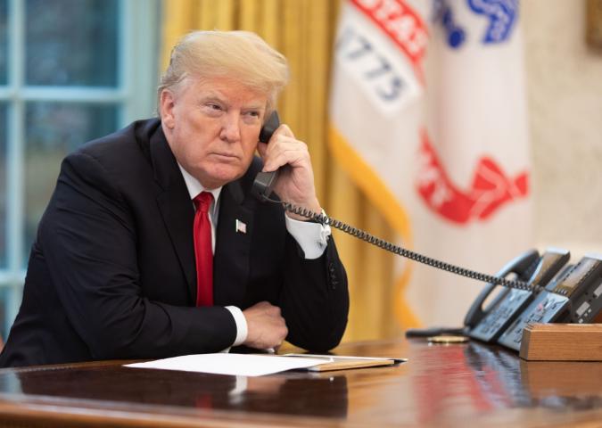 Il caso Ucraina inguaia Trump: i democratici si muovono per l'impeachment.