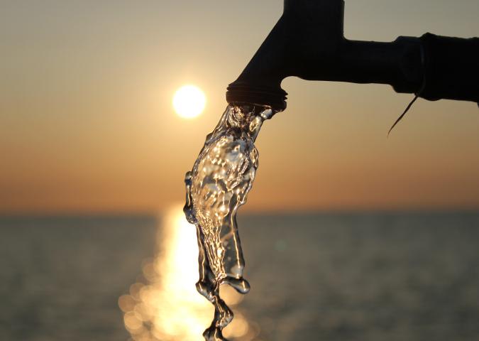 Caro bollette e contatori fantasma: dopo 15 anni stop alla guerra dell’acqua.