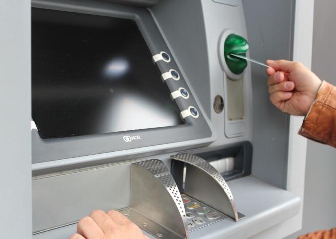 Meno contanti e più bancomat. E il governo tira dritto sulla lotta all'evasione.