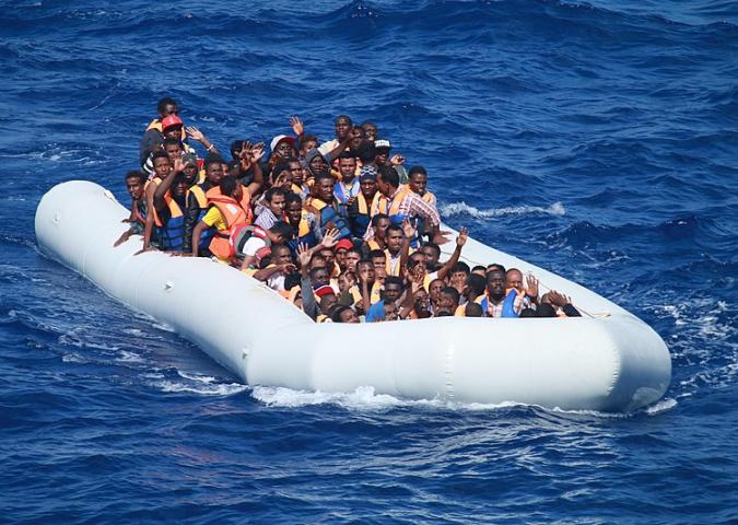 Migranti, intesa su redistribuzione e porti tra cinque Paesi UE.