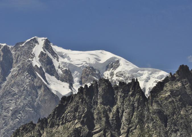 Il caldo ‘scioglie’ il Monte Bianco: il ghiacciaio Planpincieux sta per staccarsi.