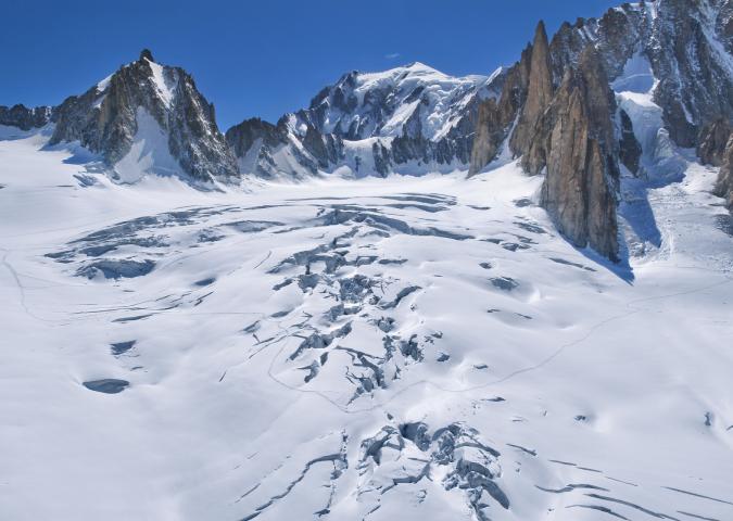 Monte Bianco, perché il ghiacciaio ‘corre’ verso valle?