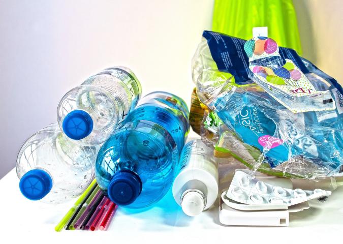 Manovra: la tassa sulla plastica divide opinione pubblica e partiti.