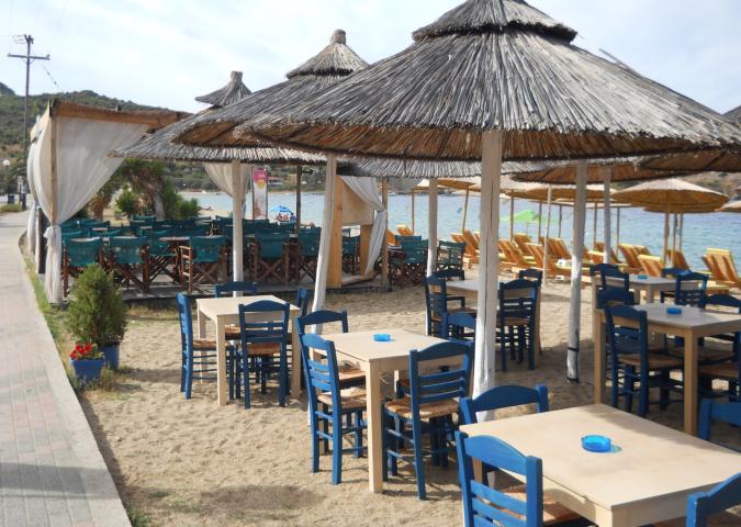 ‘Davvero negli stabilimenti balneari è vietato portare cibo e bibite da fuori?’