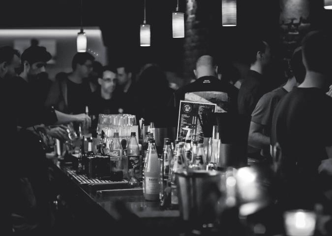 Violenza e abuso di sostanze: le discoteche tornano al centro della cronaca.