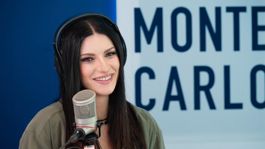 Laura Pausini ospite di Radio Monte Carlo: le foto più belle