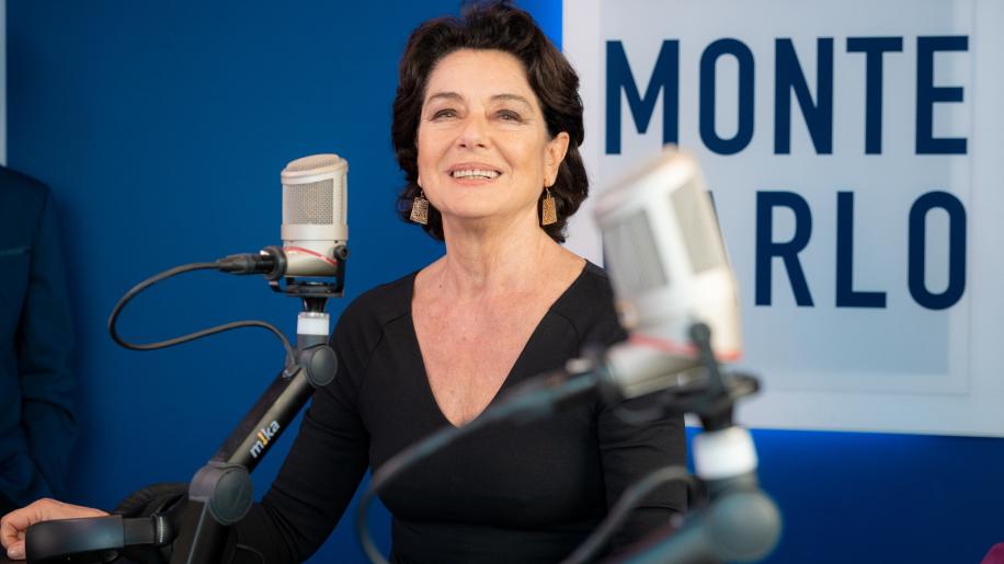 Monica Guerritore ospite di Radio Monte Carlo: le foto più belle