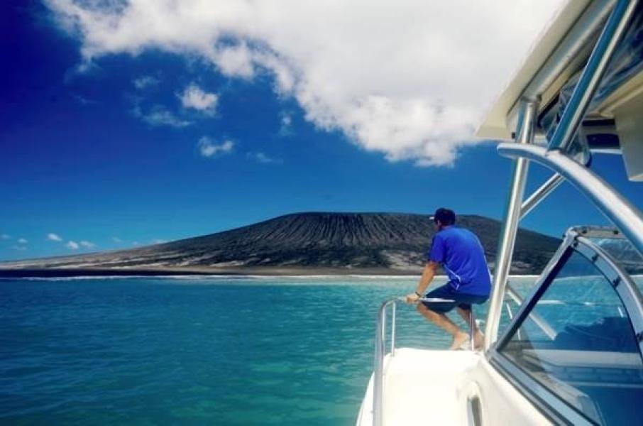 L'isola vulcanica al largo di Tonga
