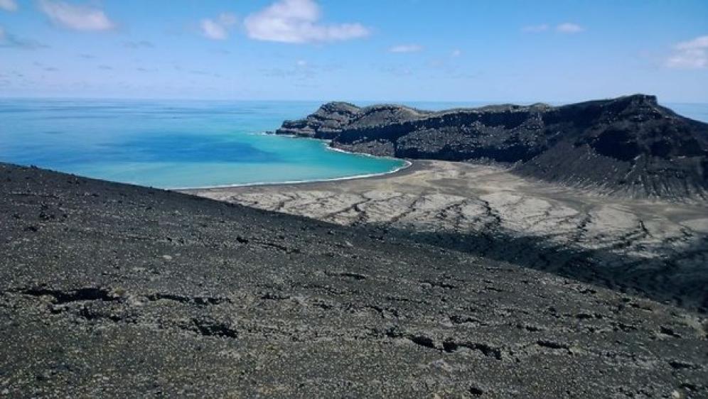 L'isola vulcanica al largo di Tonga