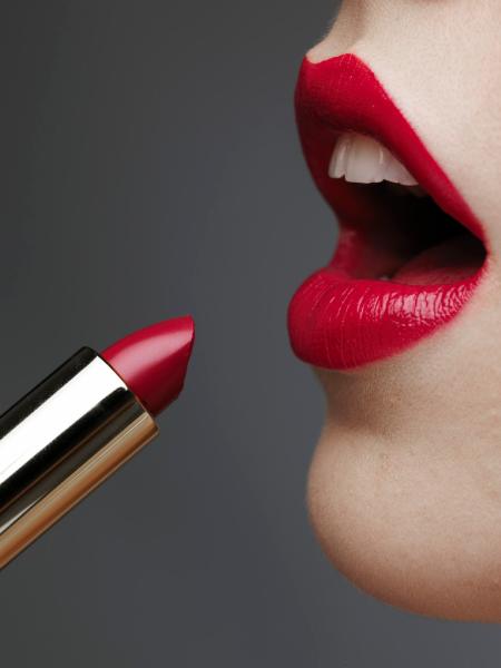 Non aver paura di osare un lipstick rosso