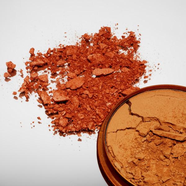 Usare blush o fondotinta dai pigmenti troppo arancione