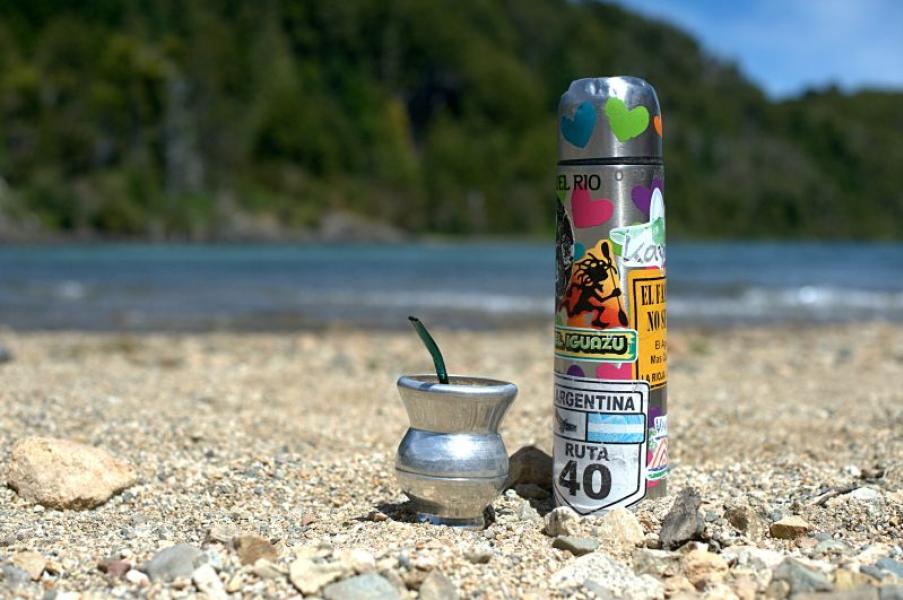 un mate, il tipico the argentino amaro e forte