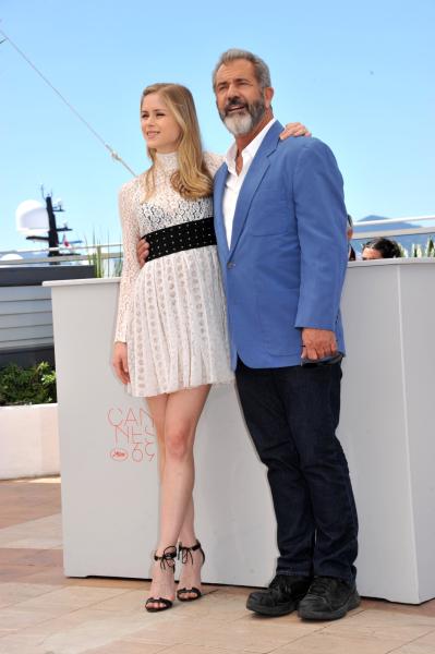 Sempre Gibson con l'attrice Erin Moriarty 