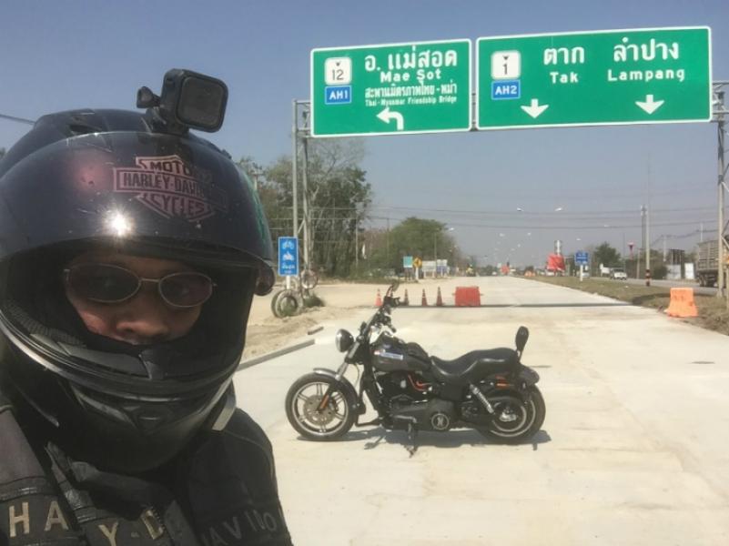 5. Di domenica in Thailandia è tutto chiuso. Anche le officine.