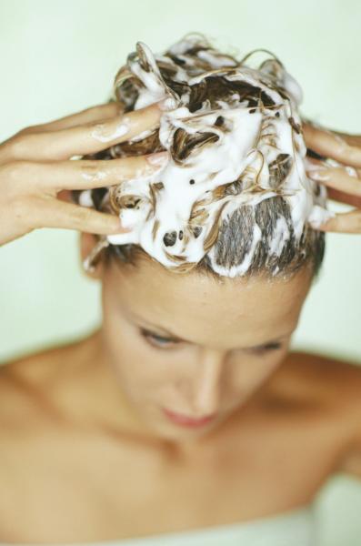 Shampoo alla radice e poca schiuma