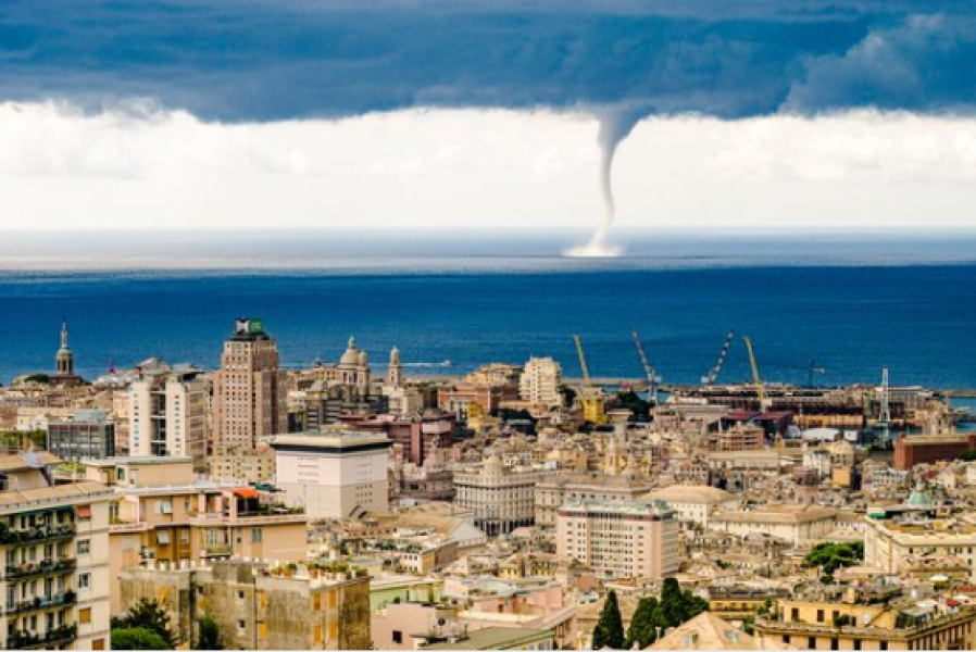 Tornado al largo di Genova