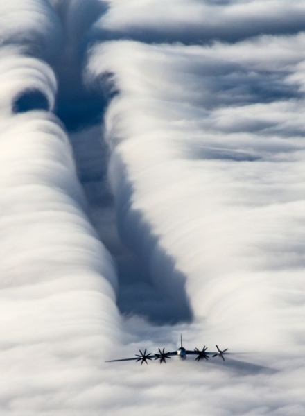 la scia lasciata dal bomber Tu-95MS