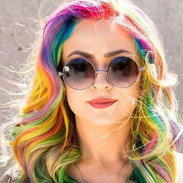  Capelli sciolti e fluenti: sì al multicolor