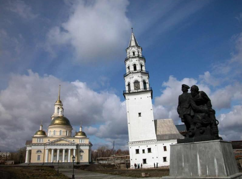 La torre pendente di Nevyansk, in Russia