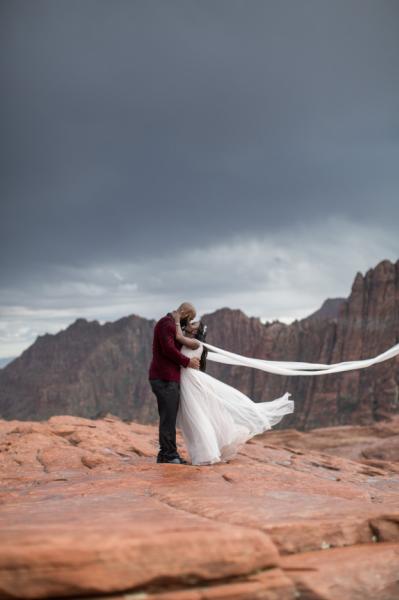 9. Un bacio appassionato con una cornice incredibile