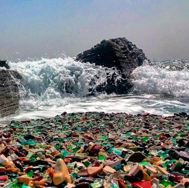 Ci sono volute decine di anni affinchè l'Oceano Pacifico plasmasse queste pietre di vetro colorate